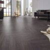 laminat-kronoteks-kronotex-herringbone-d6010-dub-elba-chernyj-2